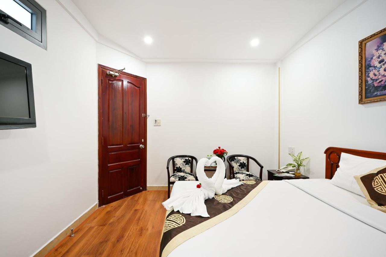Tn Khách sạn 2*