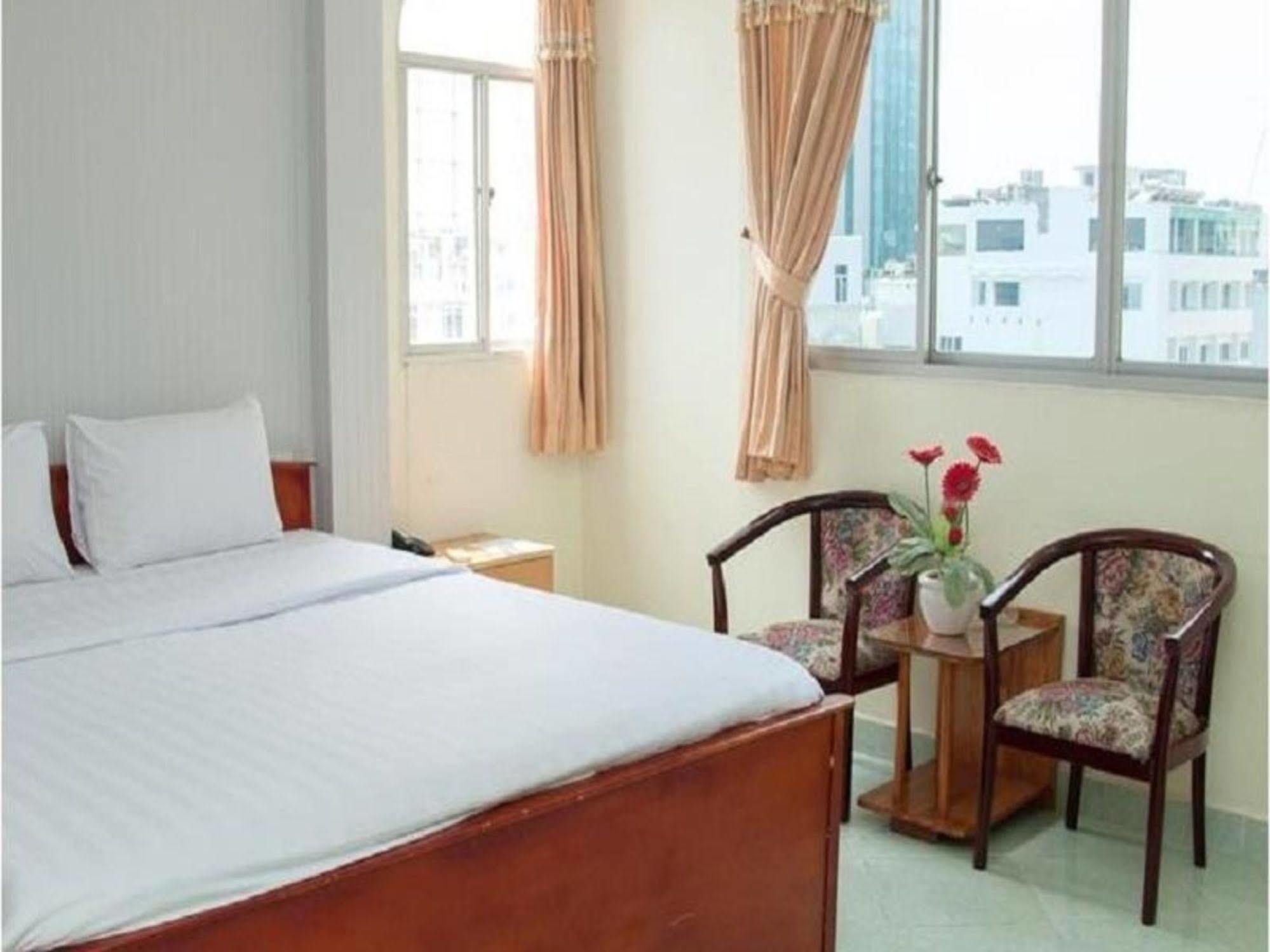 Tn Khách sạn